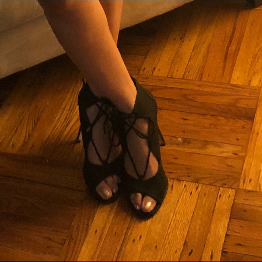 Black Nubuk Pump